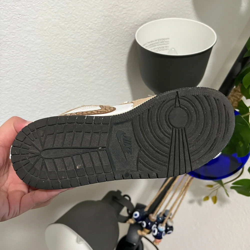 NIKE JORDAN 1 Low SE Brown Elephant Sneakers - Picture 8 of 16